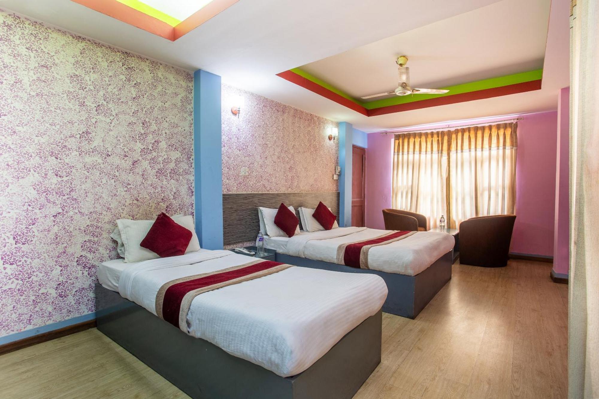 Oyo 808 Hotel Om Ganapati Pvt Ltd カトマンズ エクステリア 写真
