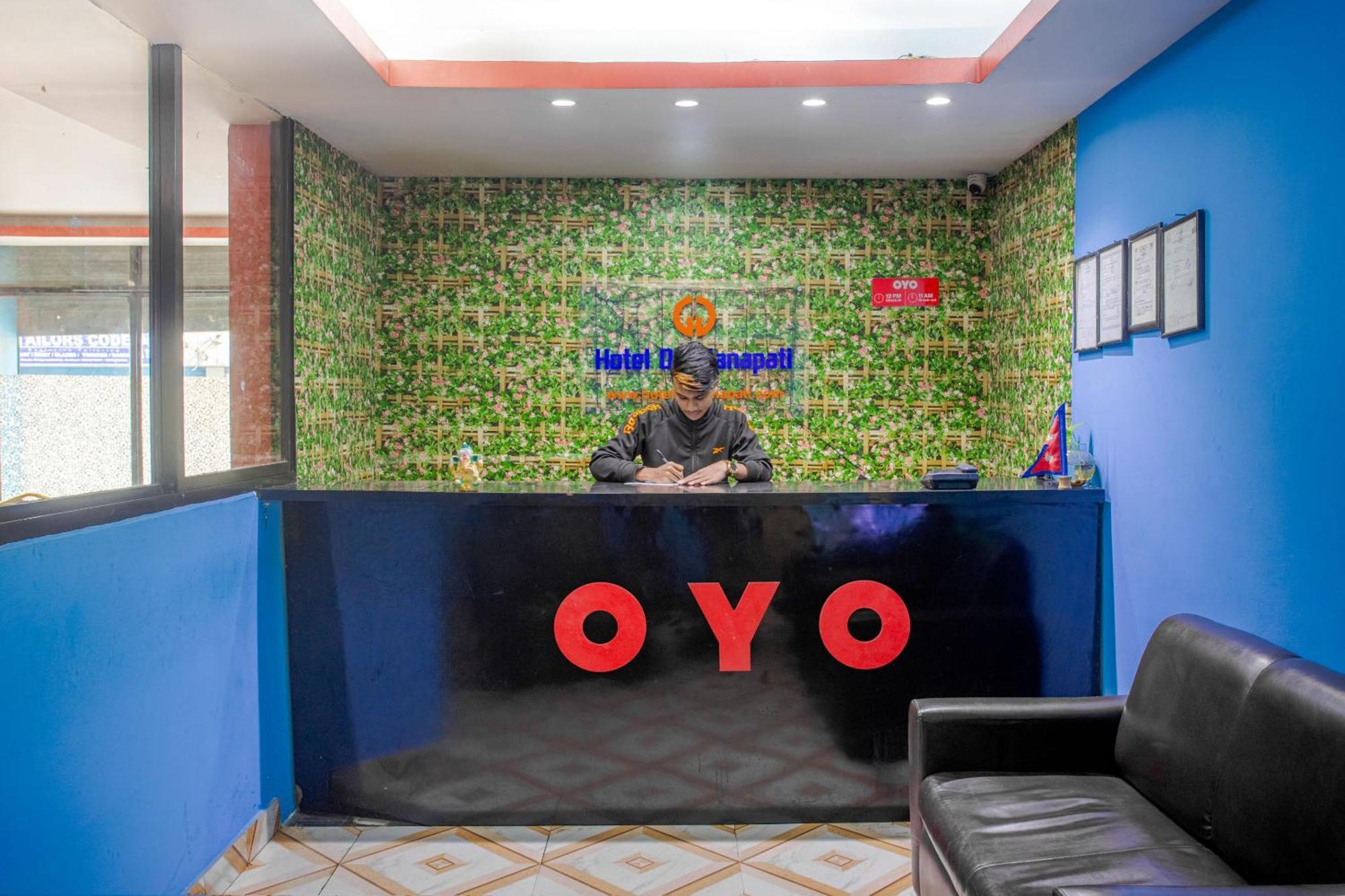 Oyo 808 Hotel Om Ganapati Pvt Ltd カトマンズ エクステリア 写真