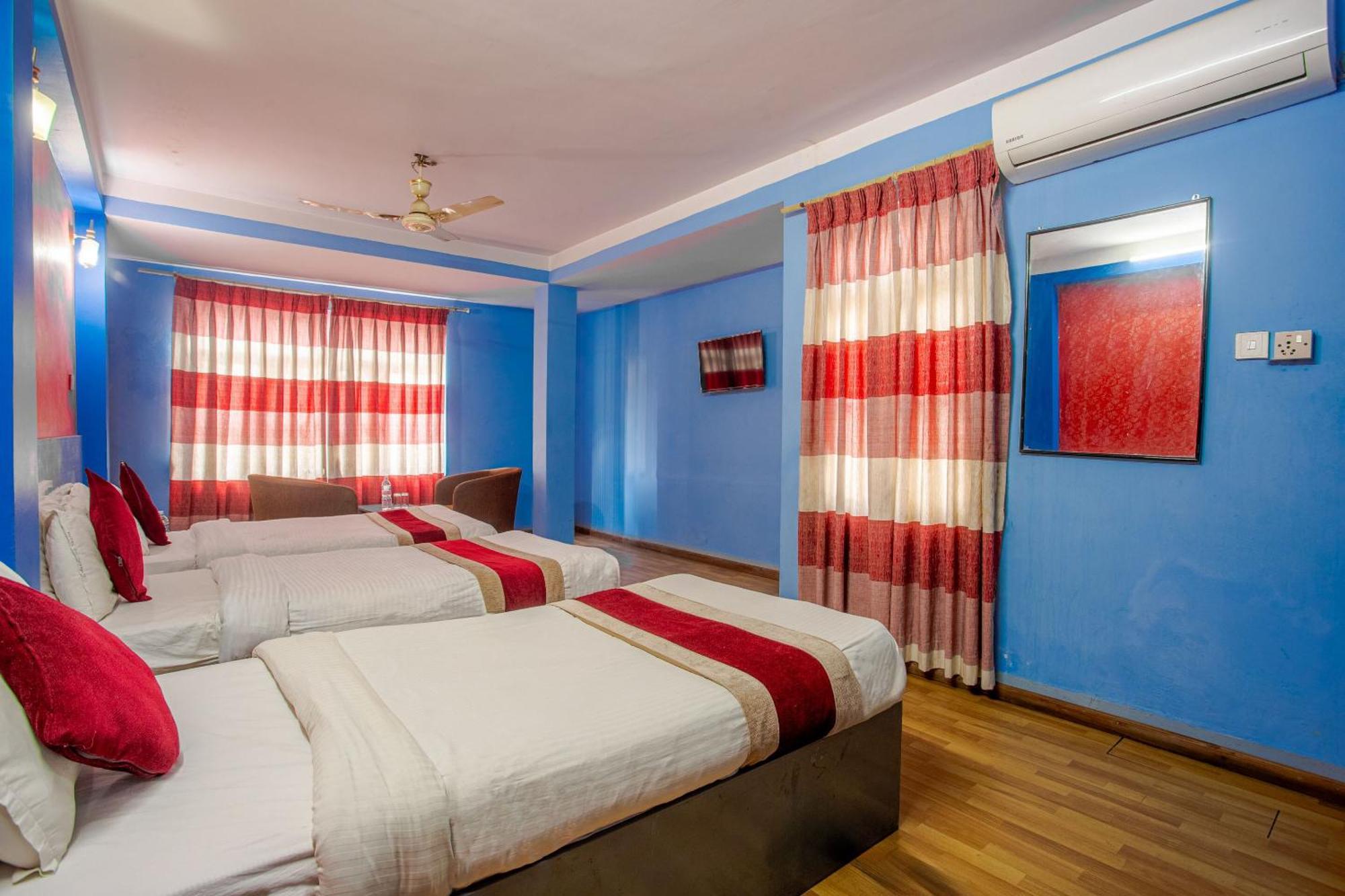 Oyo 808 Hotel Om Ganapati Pvt Ltd カトマンズ エクステリア 写真