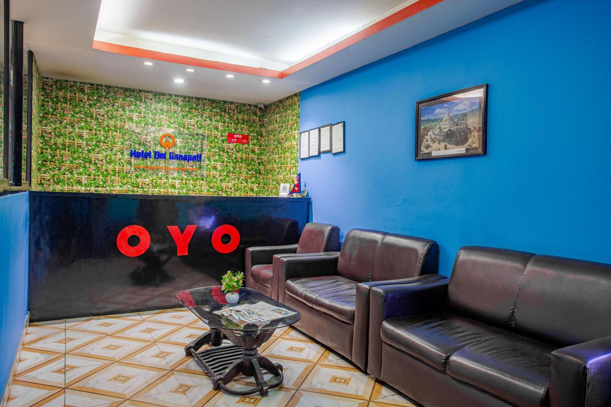 Oyo 808 Hotel Om Ganapati Pvt Ltd カトマンズ エクステリア 写真